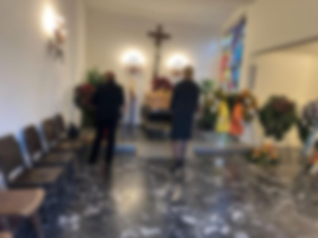 Barbara-Kapelle Zwentendorf – Feier, nach draußen übertragen.