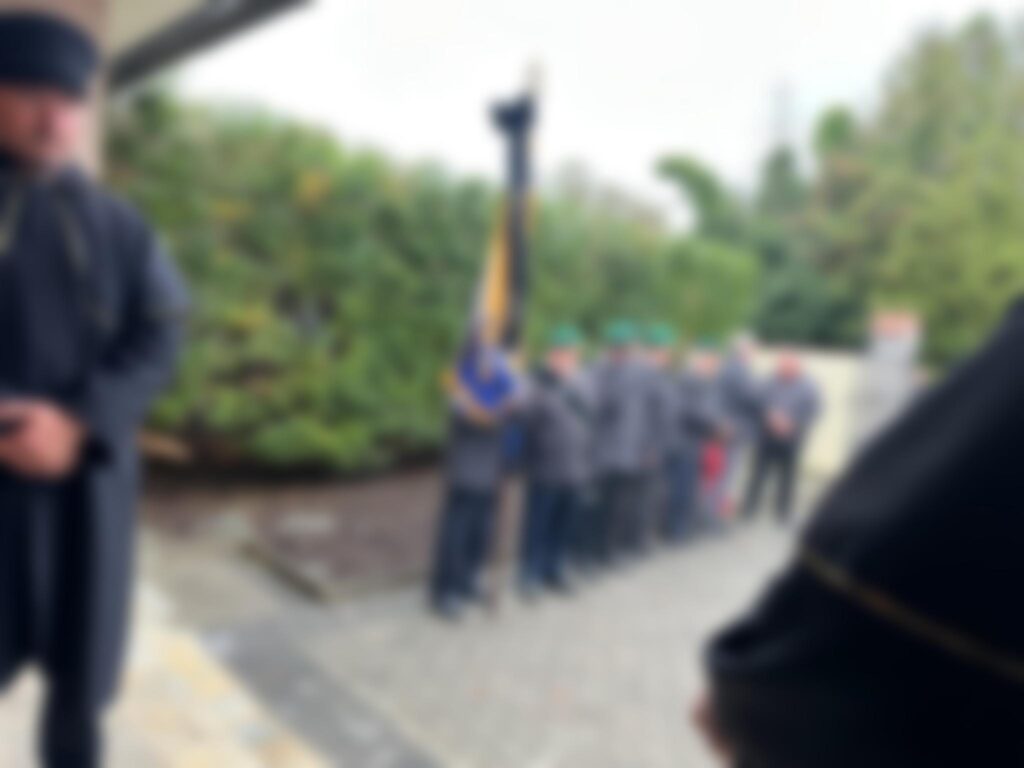 Abordnung mit Fahne – Kameradschaft im letzten Geleit.